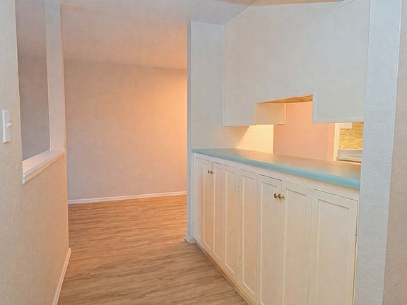 5th image of 2955 Lakeside Dr Unit 301