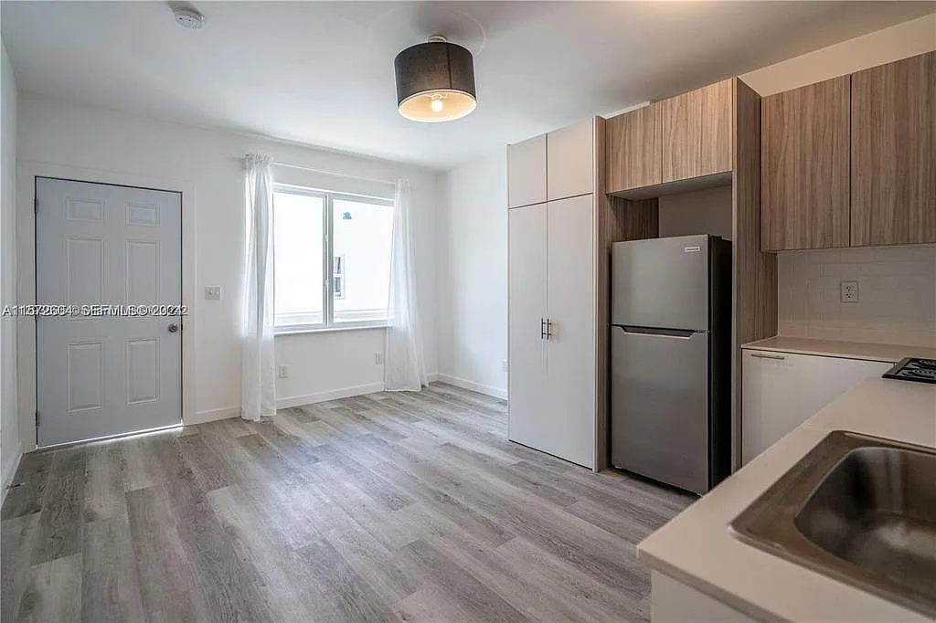 2 bed, 750 sqft, $2,600 — Photo 3