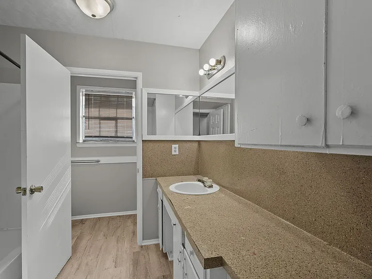 2729 Main St — Photo 12