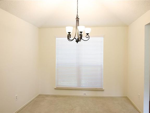 5th image of 330 Parkwood Ln