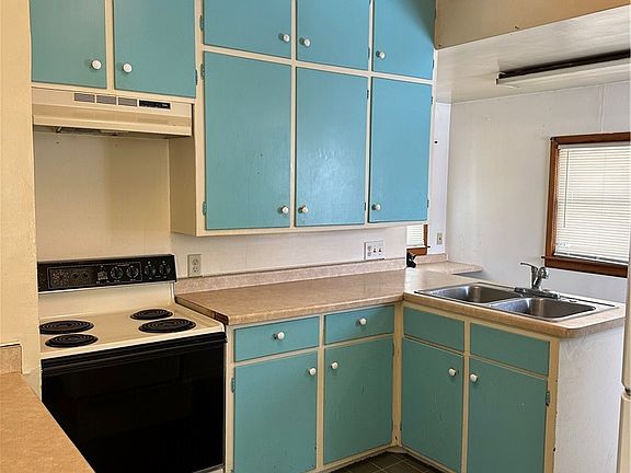 3rd image of 903 Main Street #3
