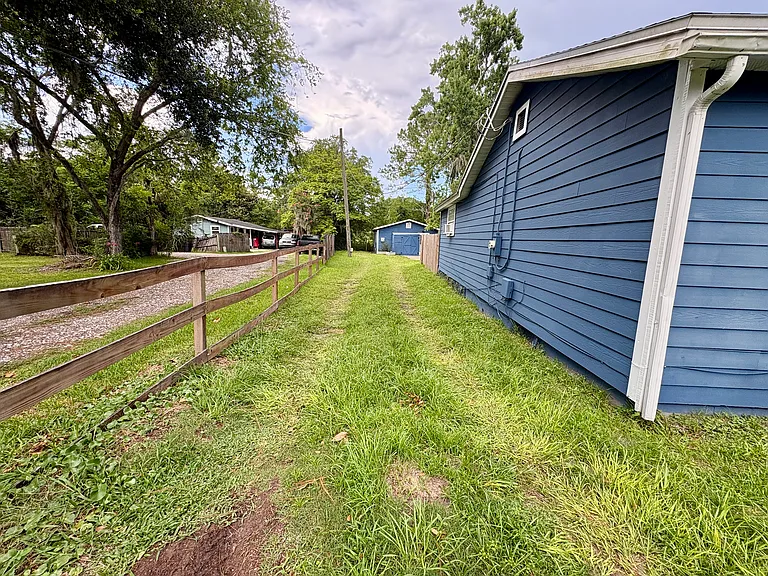 2177 Lake Dr #1 — Photo 21