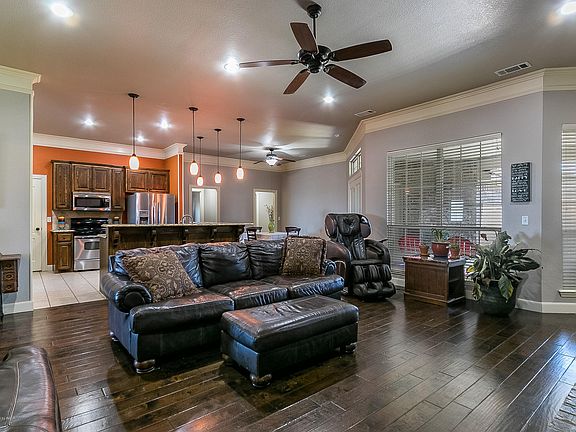 3rd image of 6807 Jersey Elm Pl