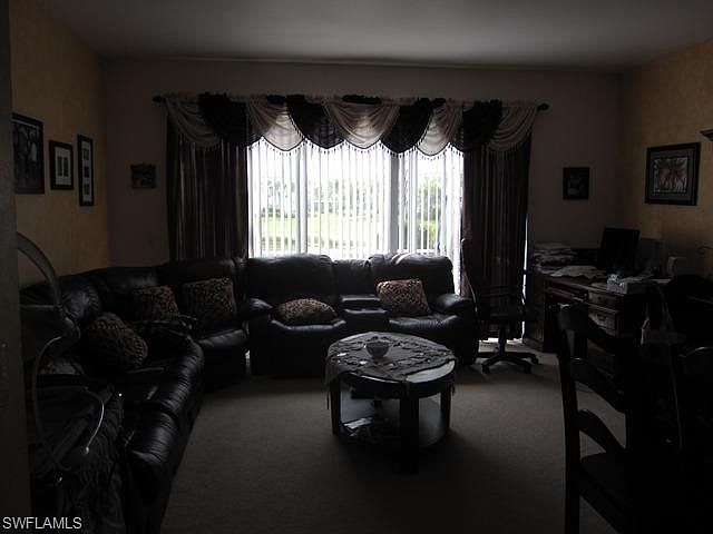 2nd image of 1104 Oxford Ln