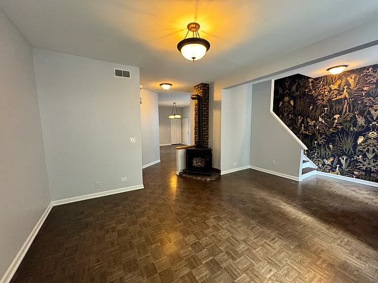 2430 N Southport Ave #2F — Photo 3