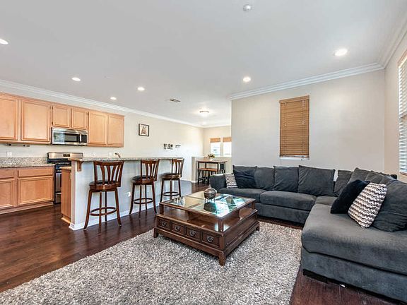 5th image of 242 Riverdale Ct APT 816