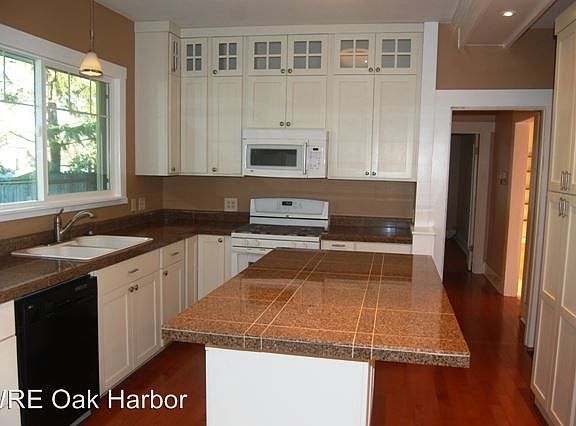 2nd image of 998 SE 8th Ave