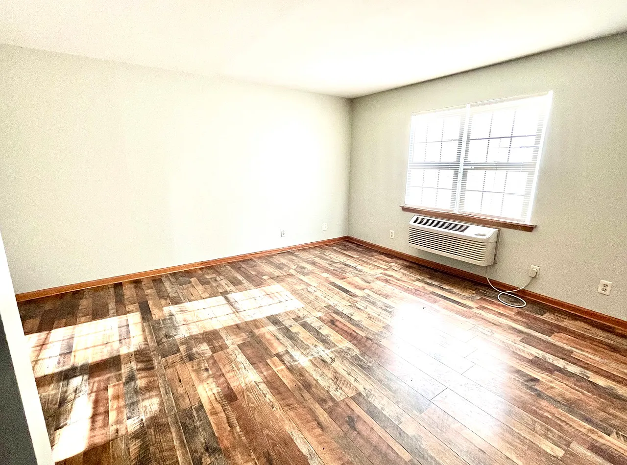 2650 Sunset Lane - 8 — Photo 3
