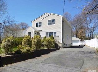 192 Kings Park Rd, Commack, NY 11725