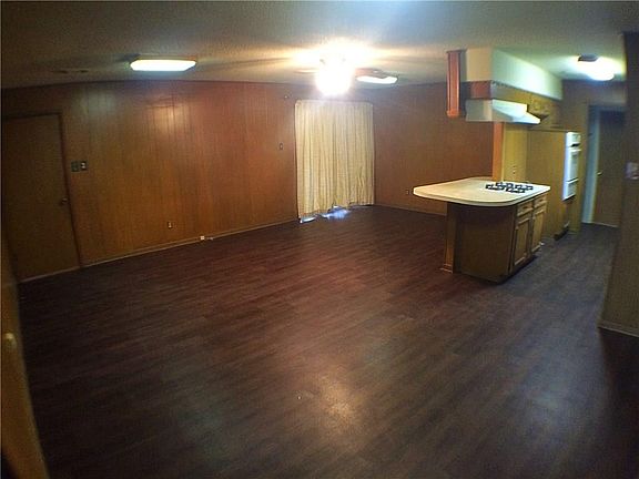 5th image of 207 Bob White St