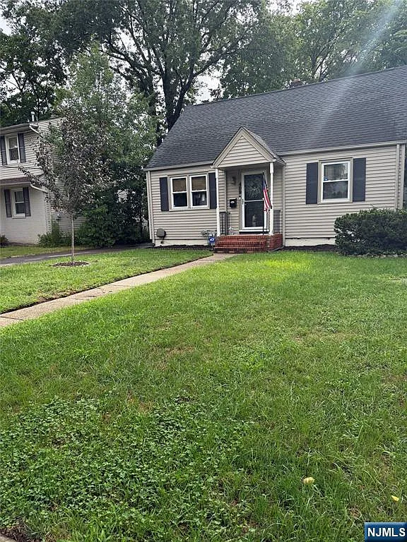 4 bed, 2.0 bath, $4,200 — Photo 2