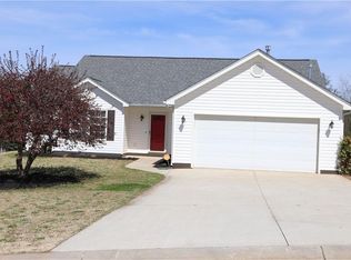 126 Saint James Ct, Anderson, SC 29621