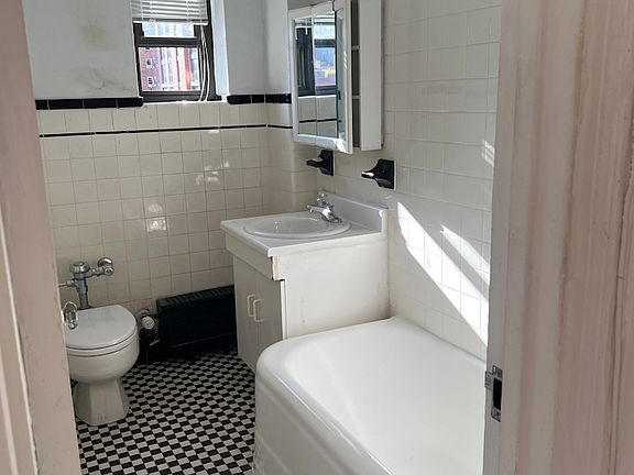 5th image of 108 E 38th St APT 1106