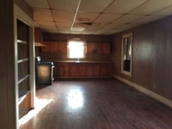 4th image of 28 E Cady Ave