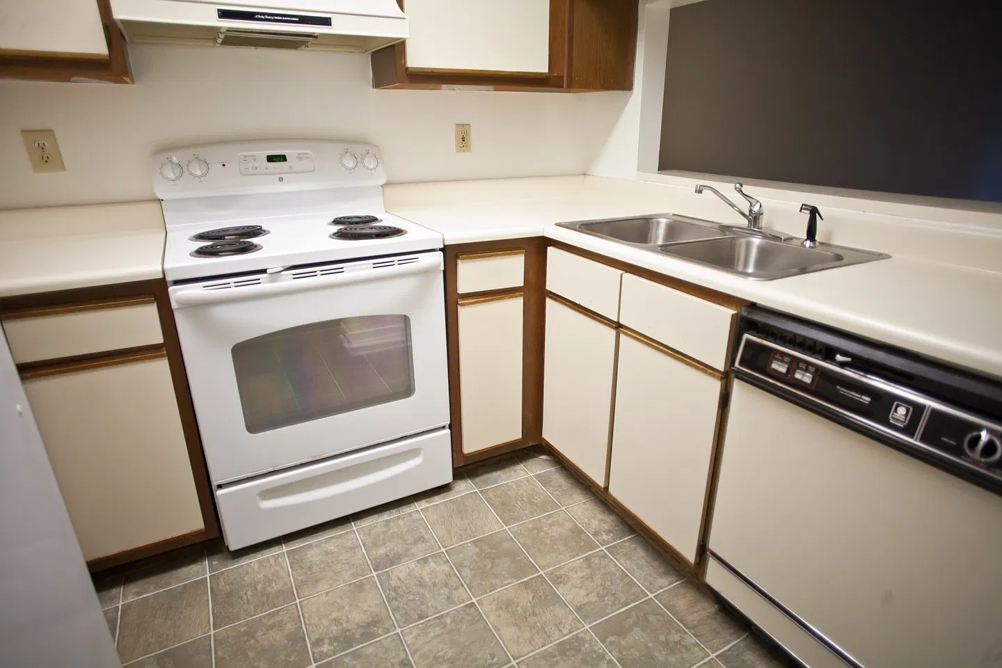 Wonderful 2BR garden apartment a few blocks from UNC — Photo 3