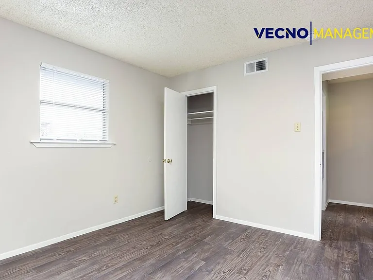 102 E Cheryl Dr #2 — Photo 7