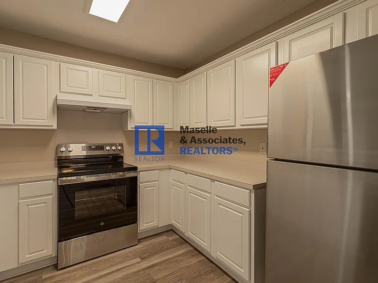 413 Woodlake Ln — Photo 19