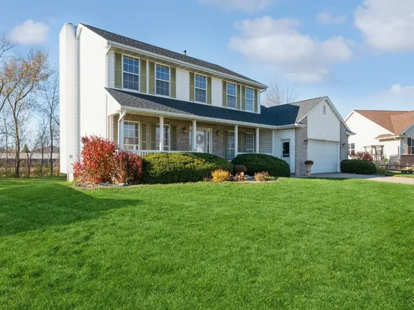 65 Amy Dr, Robins, IA 52328