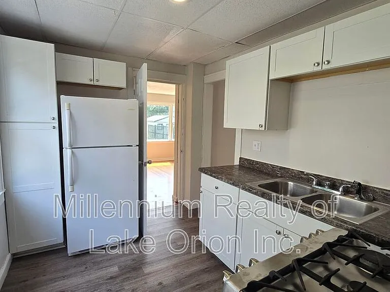 96 Oliver St — Photo 10
