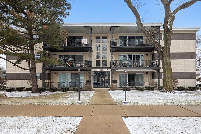 1st image of 941 8th Ave APT 6