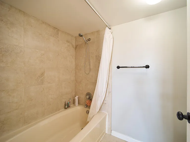 13201 Glenmoor Dr — Photo 18