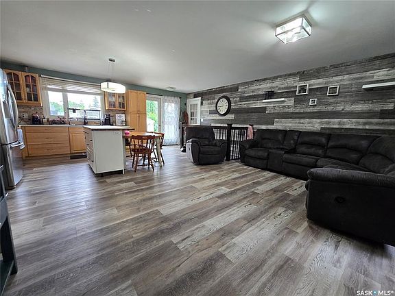 3rd image of 619 BRIMACOMBE DRIVE