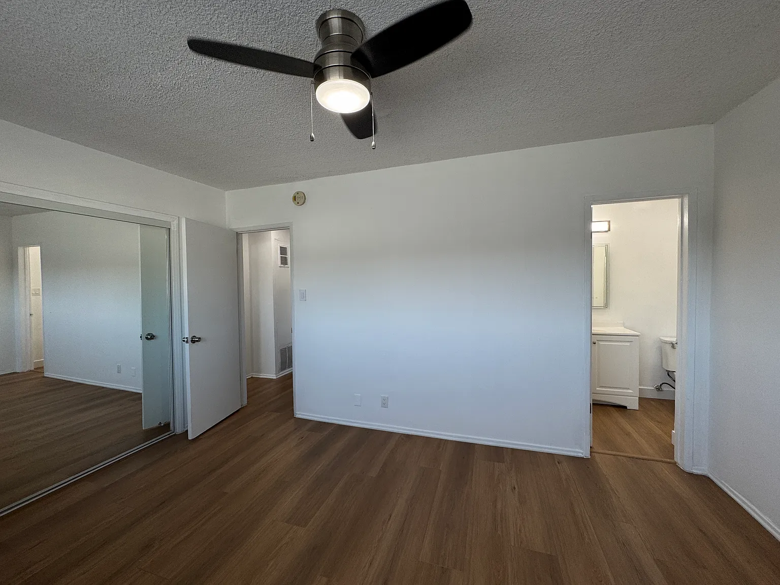 2 bed, 997 sqft, $2,450 — Photo 3