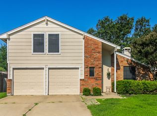 915 Canary Ln, Mansfield, TX 76063