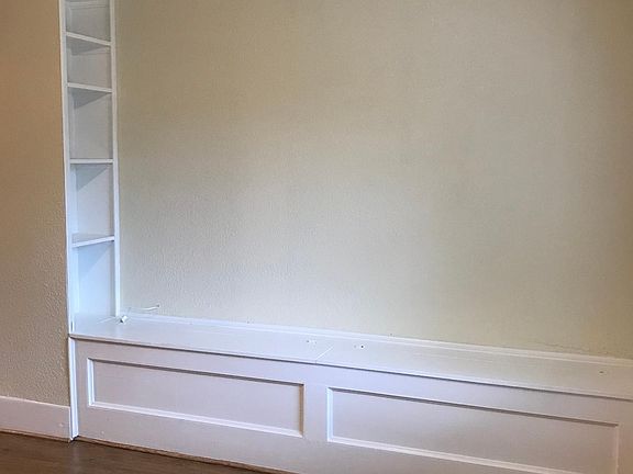 Built in bookshelf's and bench with storage