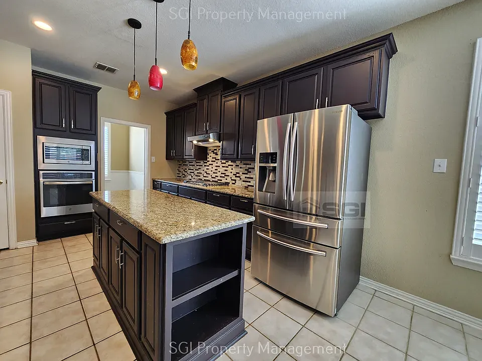 4 bed, 3044 sqft, $2,993 — Photo 2