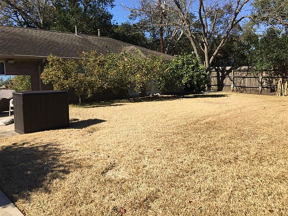 3rd image of 4930 Loch Lomond Dr