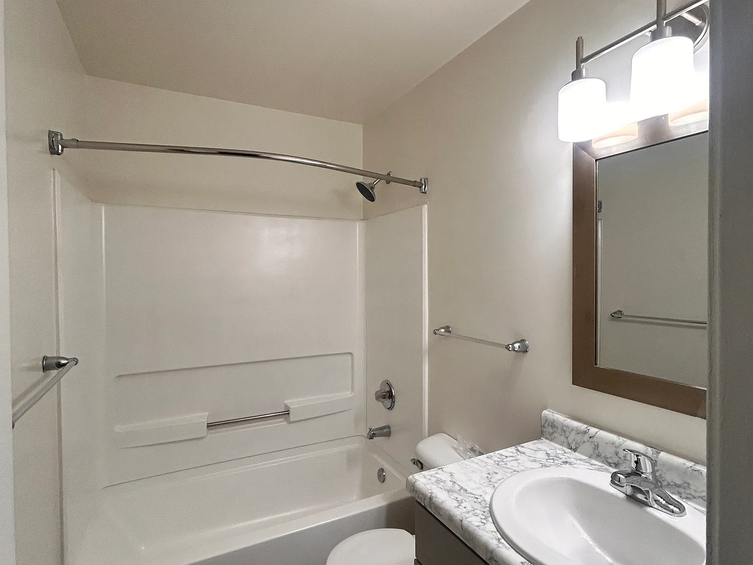3 bed, 2.5 bath, 1491 sqft, $1,788 — Photo 3
