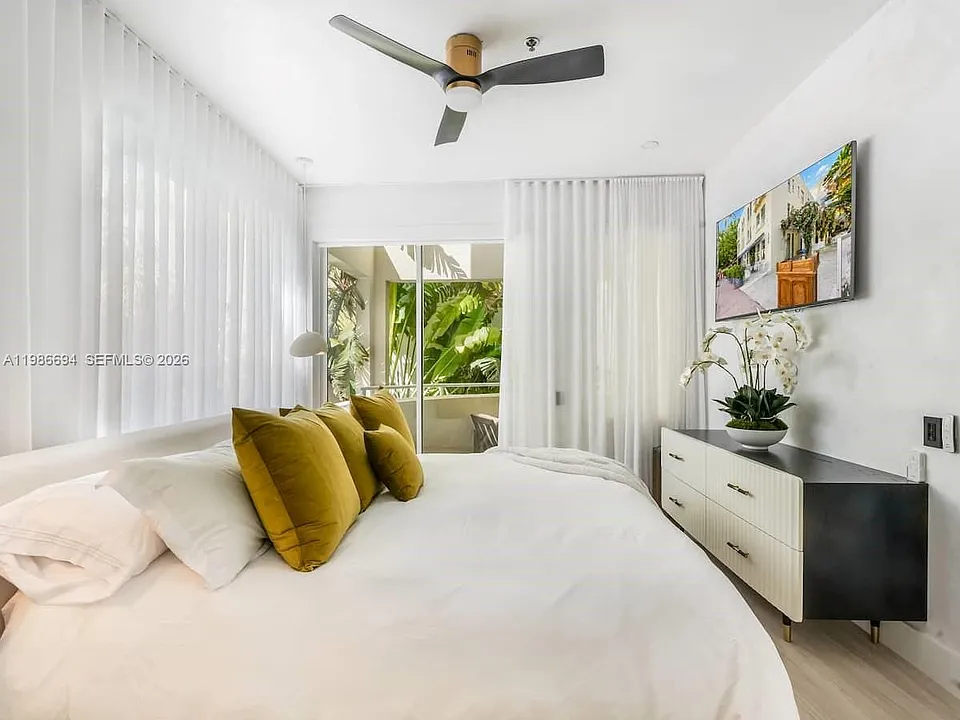 100 Collins Ave #202