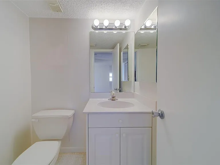 1 Windrush Blvd #28 — Photo 35