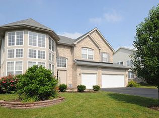 2725 Castle Ln, Rolling Meadows, IL 60008