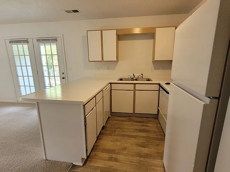 Arlington Apartments — Photo 145