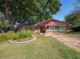 905 Cypress Ct, Arlington, TX 76014
