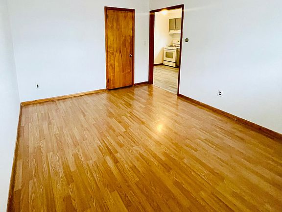 4th image of 433 Lanza Ave APT 1