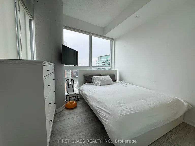 150 E Liberty St #2111 — Photo 6