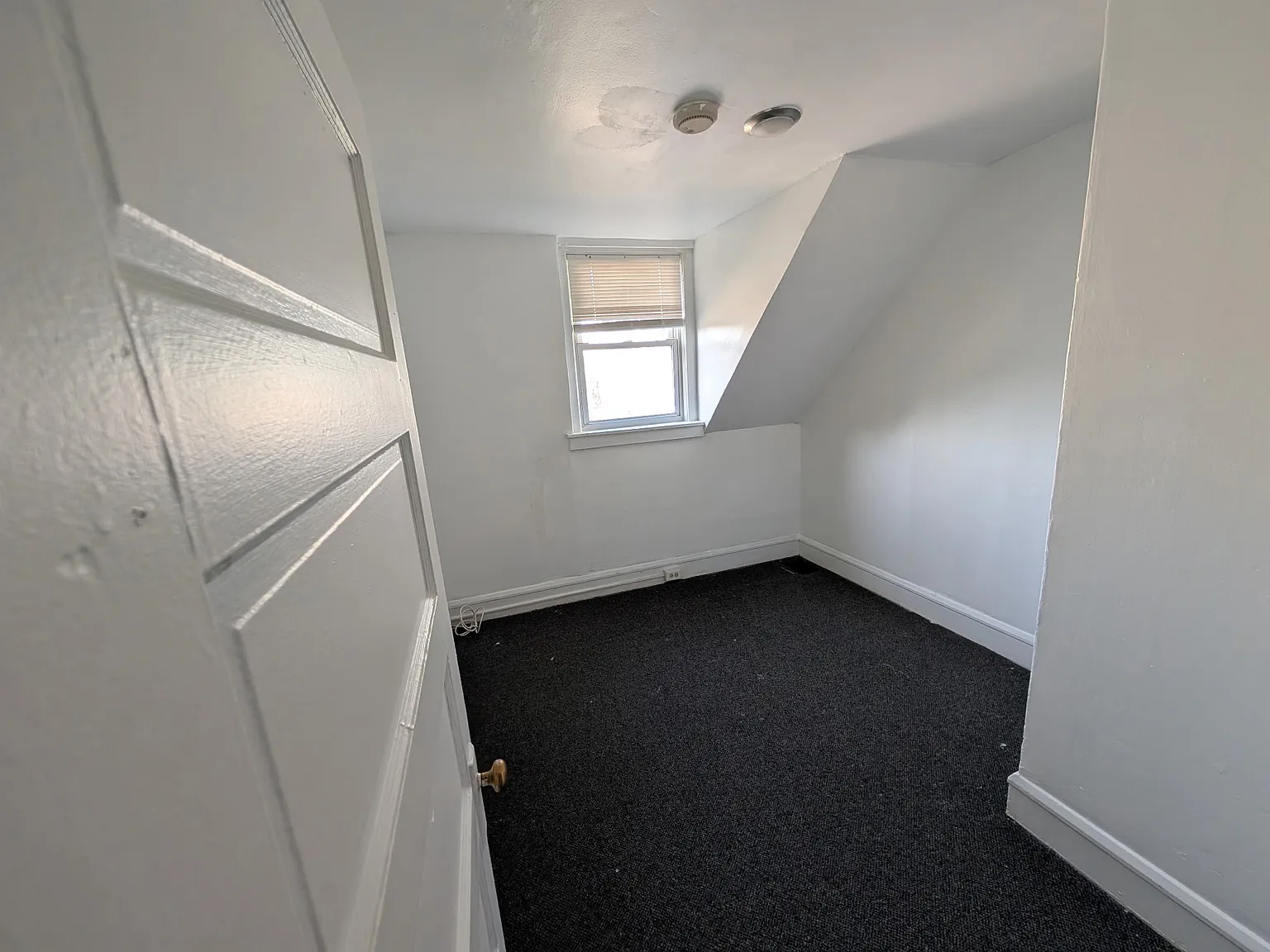 3 bed, 1008 sqft, $2,000 — Photo 4