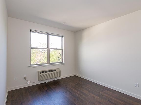 3rd image of 234 Suydam Ave APT 419