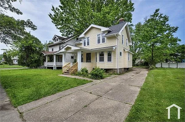 3 bed, 1175 sqft, $1,559 — Photo 2
