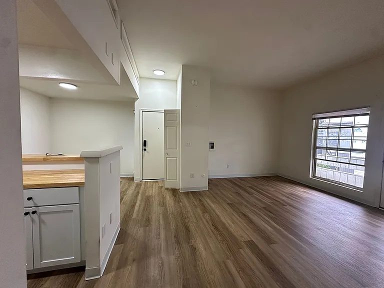 University Park Apartments near Cornell University — Photo 574
