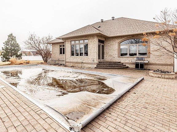 3rd image of 528 Kingston Pl