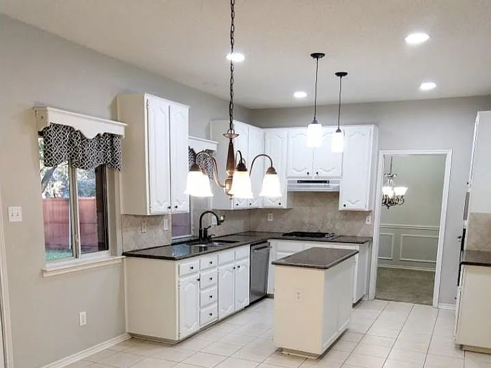 1st image of 821 Weeping Willow Ct