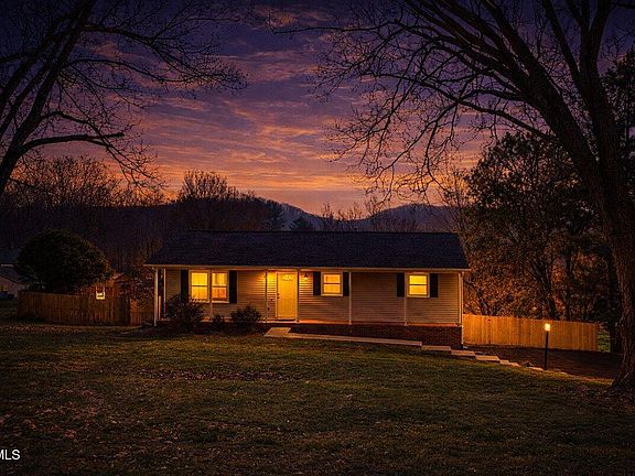 3rd image of 316 Winding Rd