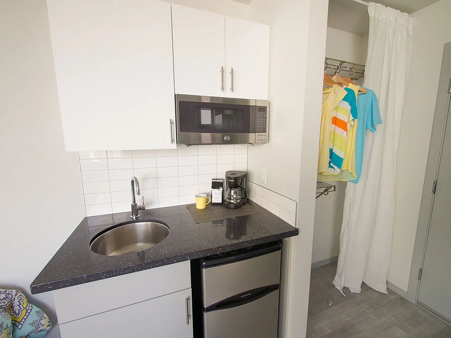Fauntleroy Lofts - West Seattle Micros. 3-12 month leases. — Photo 4