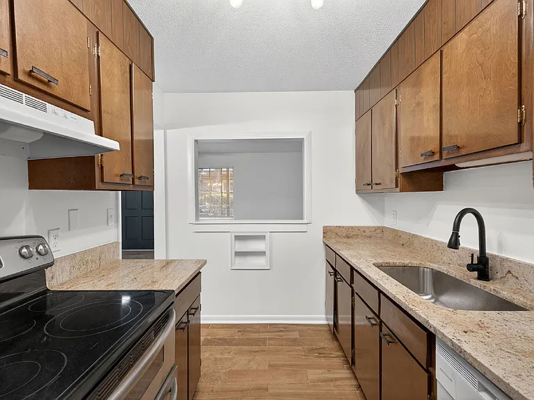 325 Cambout St — Photo 6
