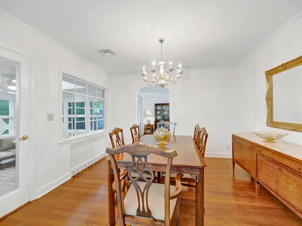 125 Bertha Place image 9 of 24