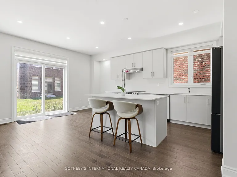 32 Bermondsey Way — Photo 8